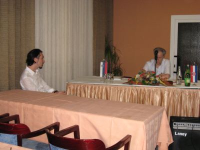 18th Croatian-Slovenian Crystallographic Meeting, Varadin, 2009. godine; Gligor Jovanovski ( Makedonija ) najavljuje pozvanog predavaa Panea Naumova ( Japan )